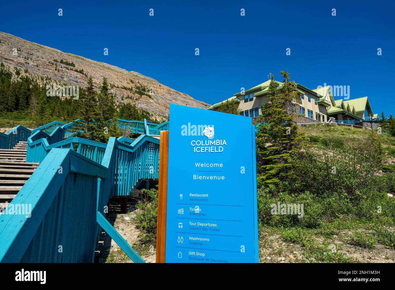 Alberta, Canada - Giugno 28 2021: Columbia Icefield Glacier Discovery Centre. Jasper National Park. Montagne Rocciose canadesi. Foto Stock