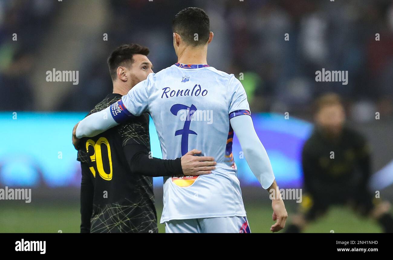 Lionel messi (L) e Cristiano Ronaldo si grandiano l'un l'altro Priore Riyadh All-Star XI vs Paris Saint-Germain FC allo Stadio King Fahd il 19 gennaio 2023 a Riyadh, Arabia Saudita. Foto di Stringer/Power Sport Images Foto Stock