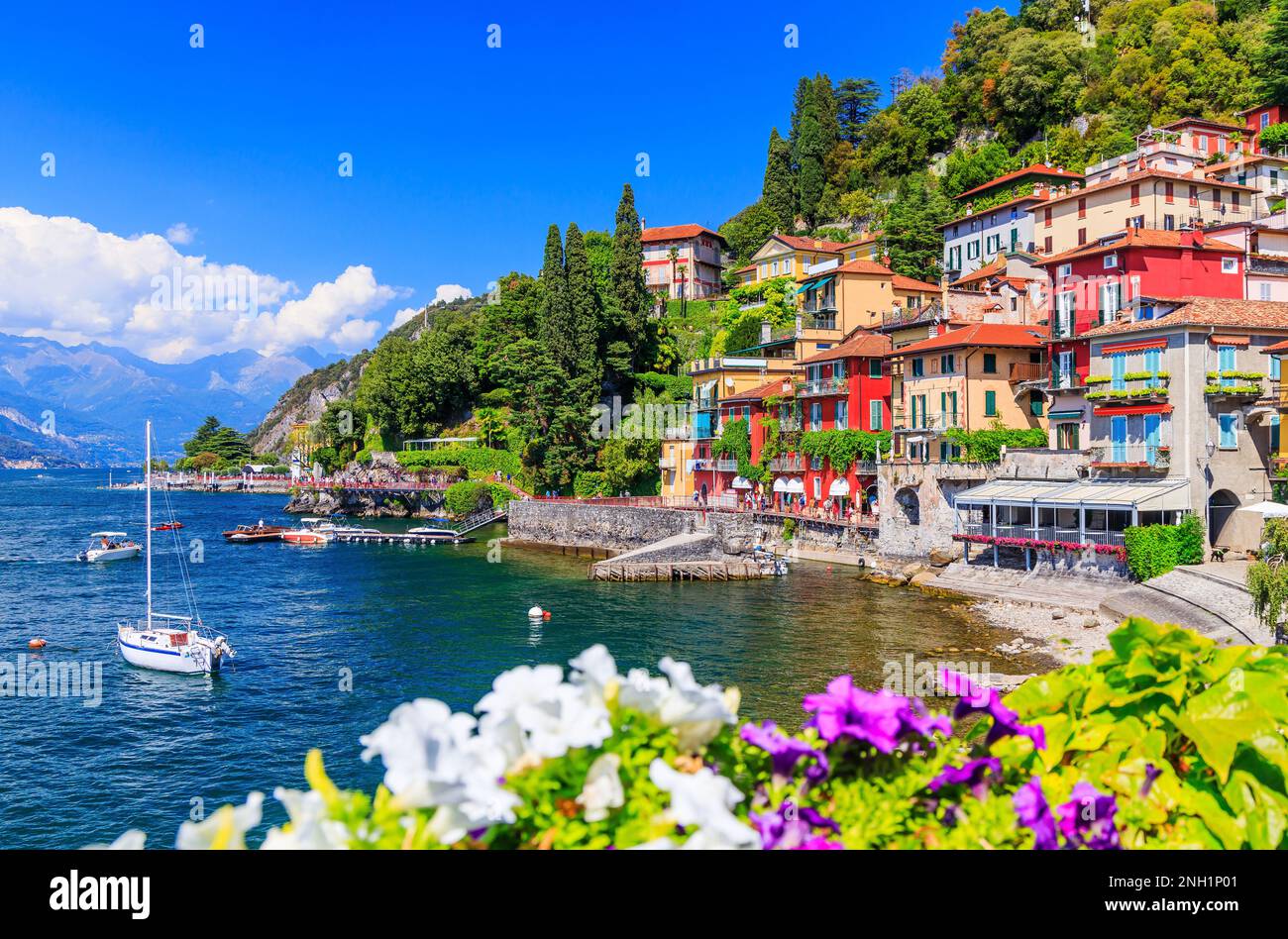 Lago di Como. Varenna. Villaggio lacustre tradizionale italiano. Italia, Europa. Foto Stock