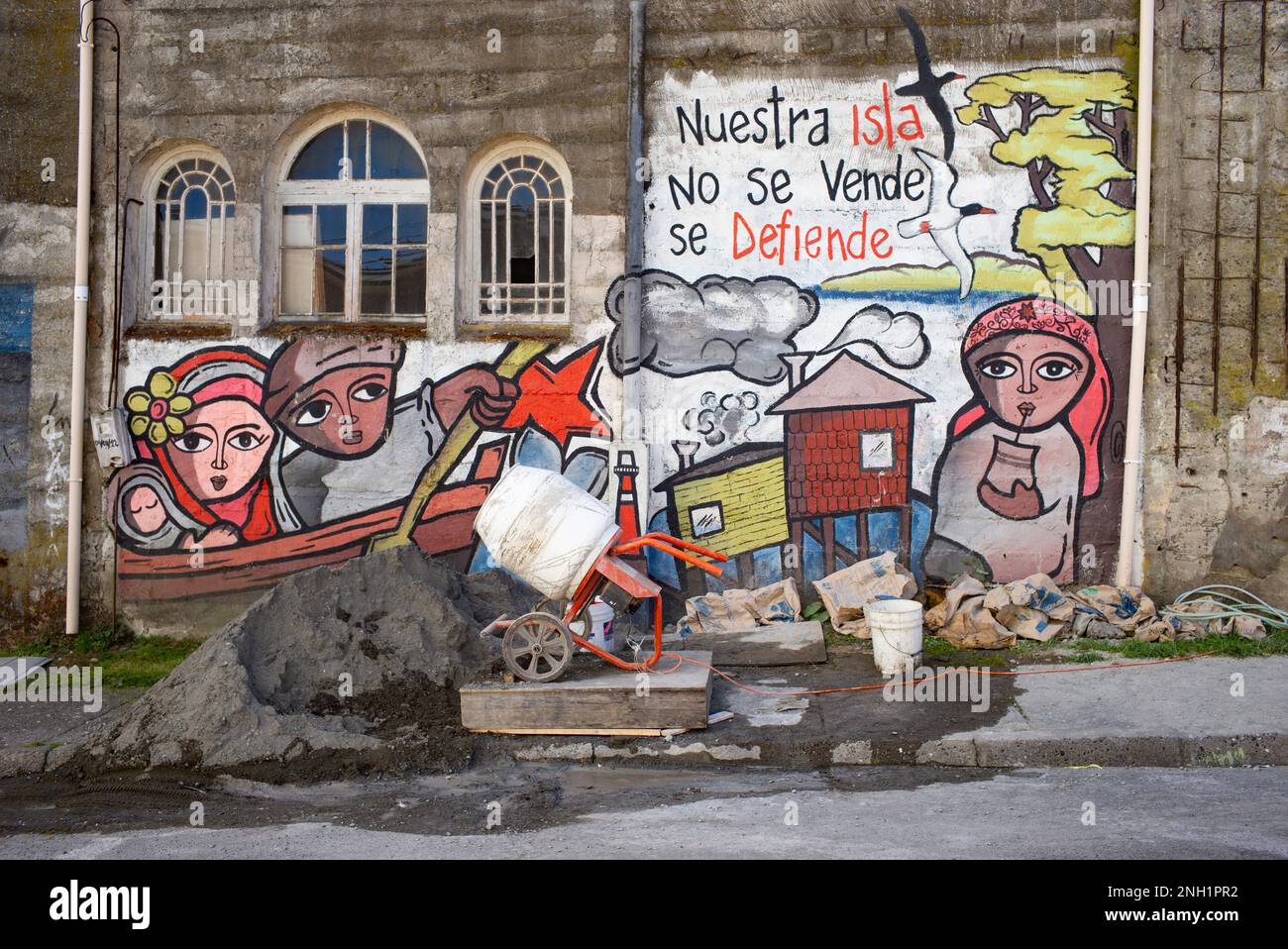 Messaggio ambientale verde sotto forma di murale, Isola di Chiloe, Cile. Foto Stock