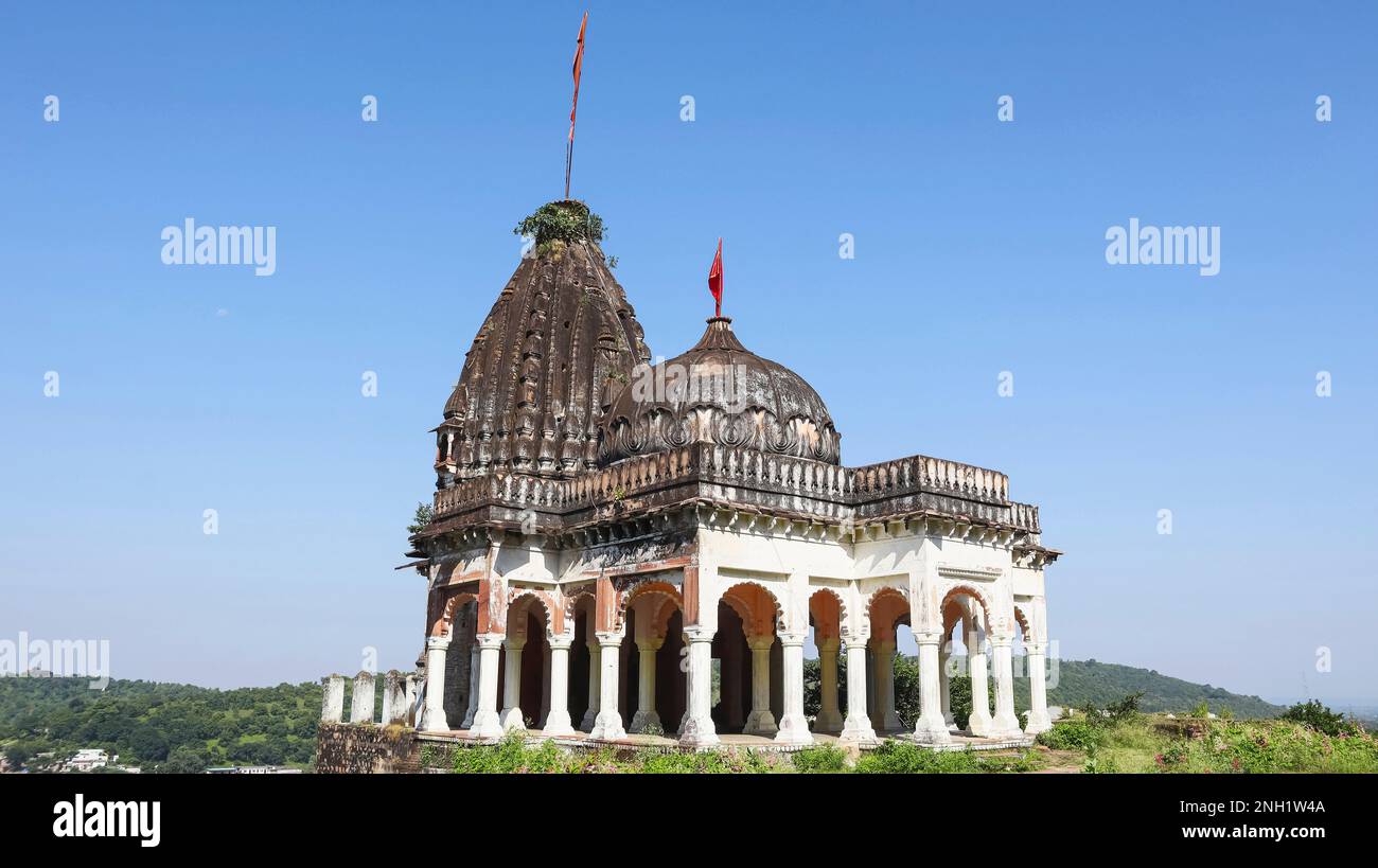 Vista dell'antico tempio di Shiva, sul forte di Narshinggarh, Rajgarh, Madhya Pradesh, India. Foto Stock