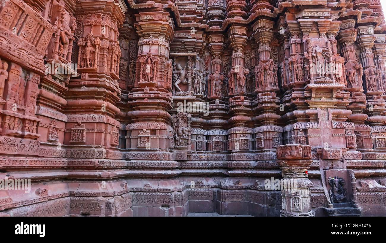 Sculture di Dio indù e Dea sul Tempio di Nilkantheshwara, Udaipur, Vidisha, Madhya Pradesh, India. Foto Stock