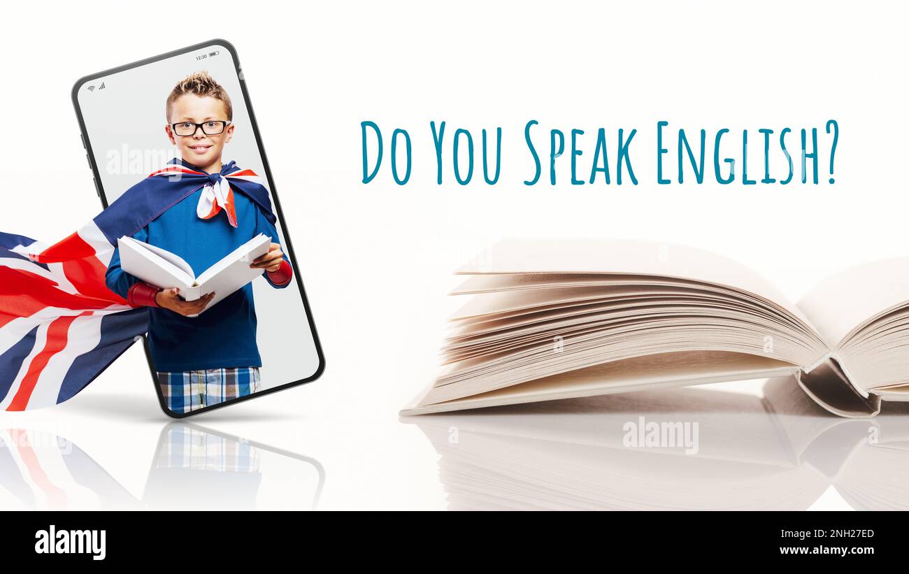 App per imparare l'inglese, studenti felici su smartphone e libri di testo aperti, imparare le lingue online concept Foto Stock