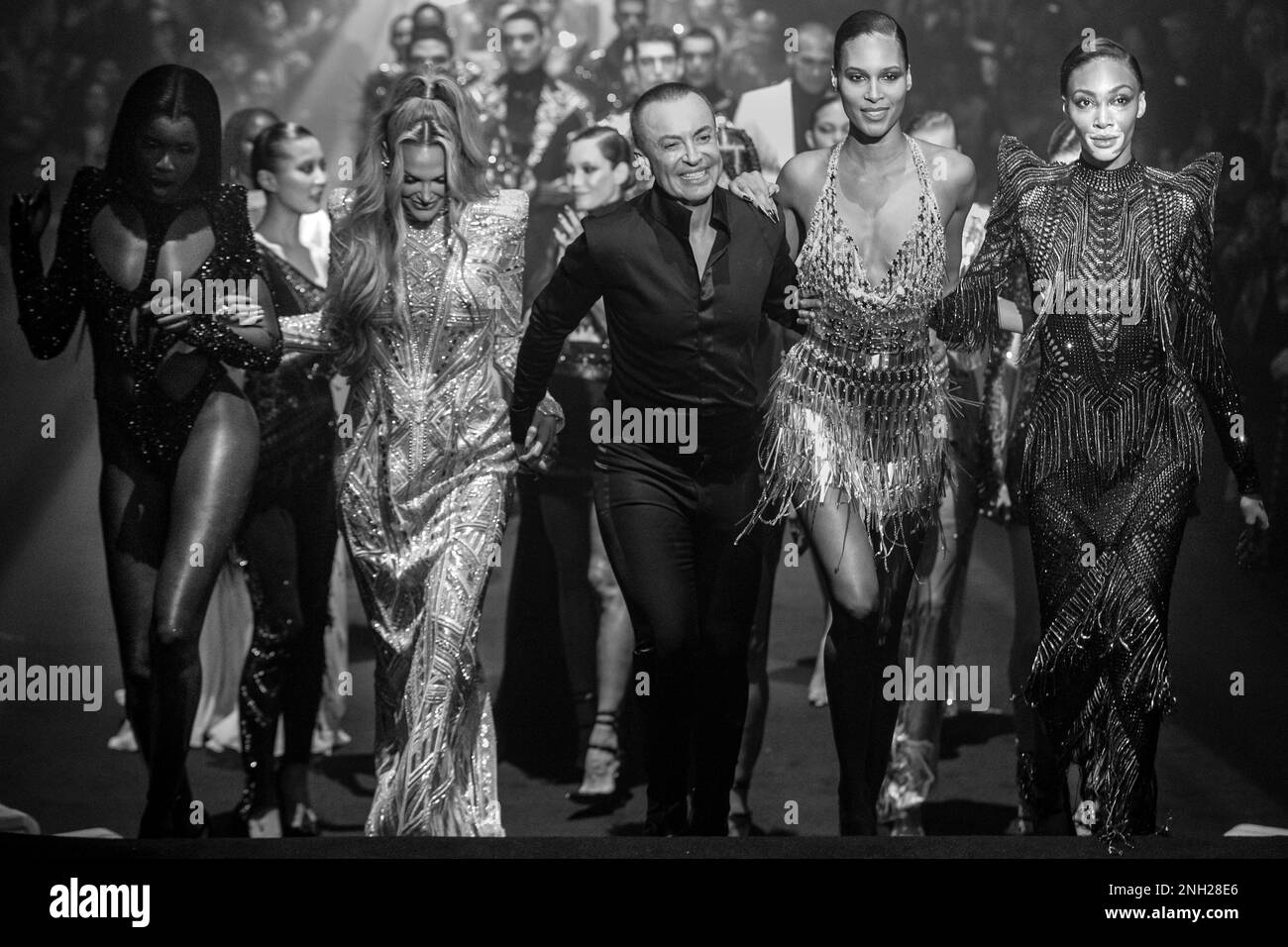 Freemasons Hall, Londra, Regno Unito. 19th Feb, 2023. Da sinistra a destra: Leomie Anderson, designer Gabriela Gonzales, designer Julien Macdonald, Cindy Bruna, Winnie Harlow, Dopo la finale, Julien MacDonald show, Julien X Gabriela Collection, Freemasons Hall, London Fashion Week, Londra, Regno Unito, 19th febbraio 2023. Credit: Stampa artistica/Alamy Live News Foto Stock