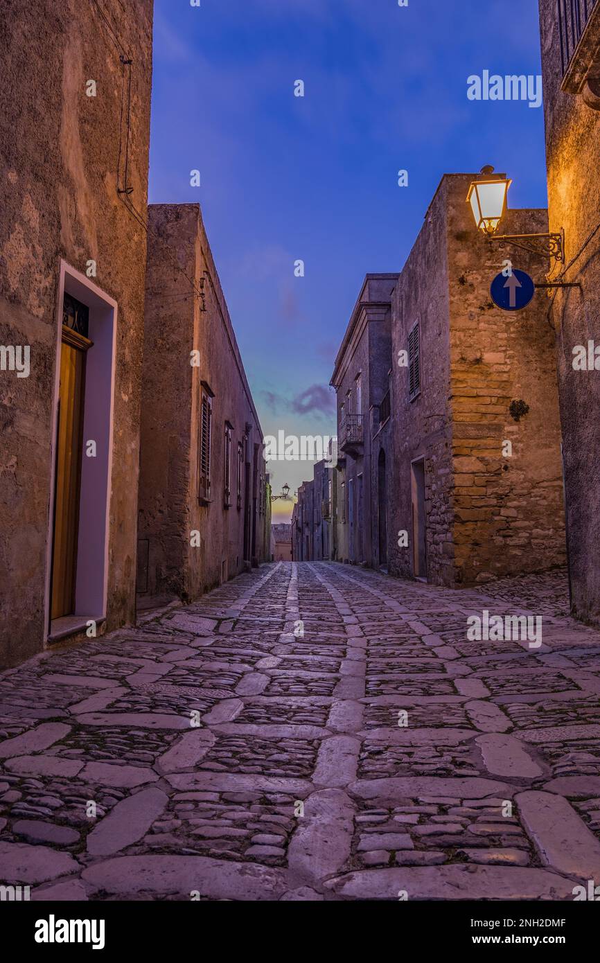 I vicoli di Erice, Sicilia Foto Stock