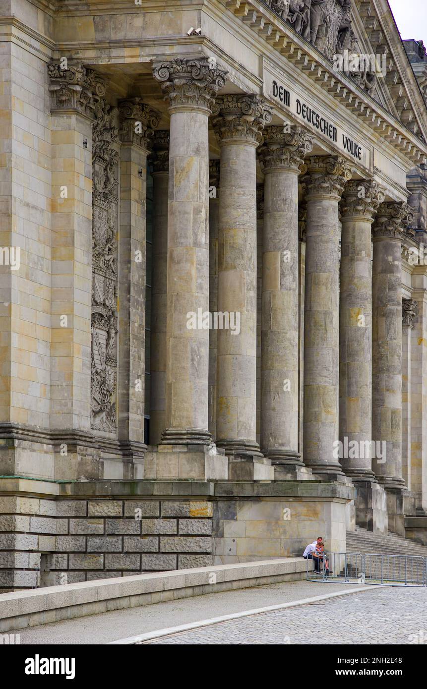 Ex edificio del Reichstag, sede del Bundestag tedesco, il parlamento del popolo tedesco, a Berlino, capitale della Repubblica federale di Germania. Foto Stock