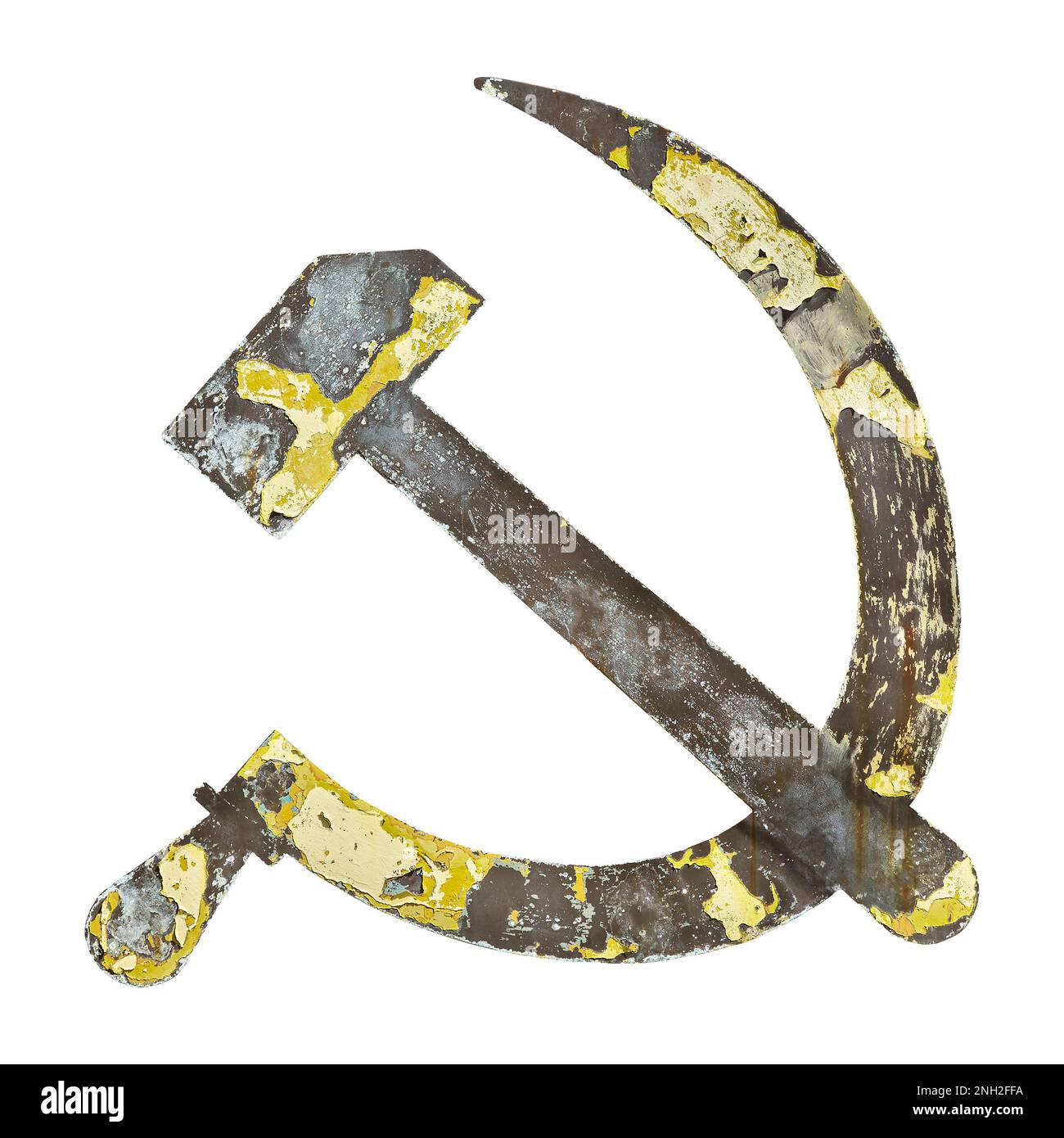 Vecchio martello russo in acciaio intemperiato e simbolo di falce isolato su uno sfondo bianco Foto Stock