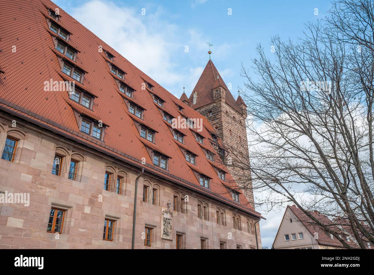 Scuderie imperiali e Torre Luginsland al Castello di Norimberga (Kaiserburg) - Norimberga, Baviera, Germania Foto Stock