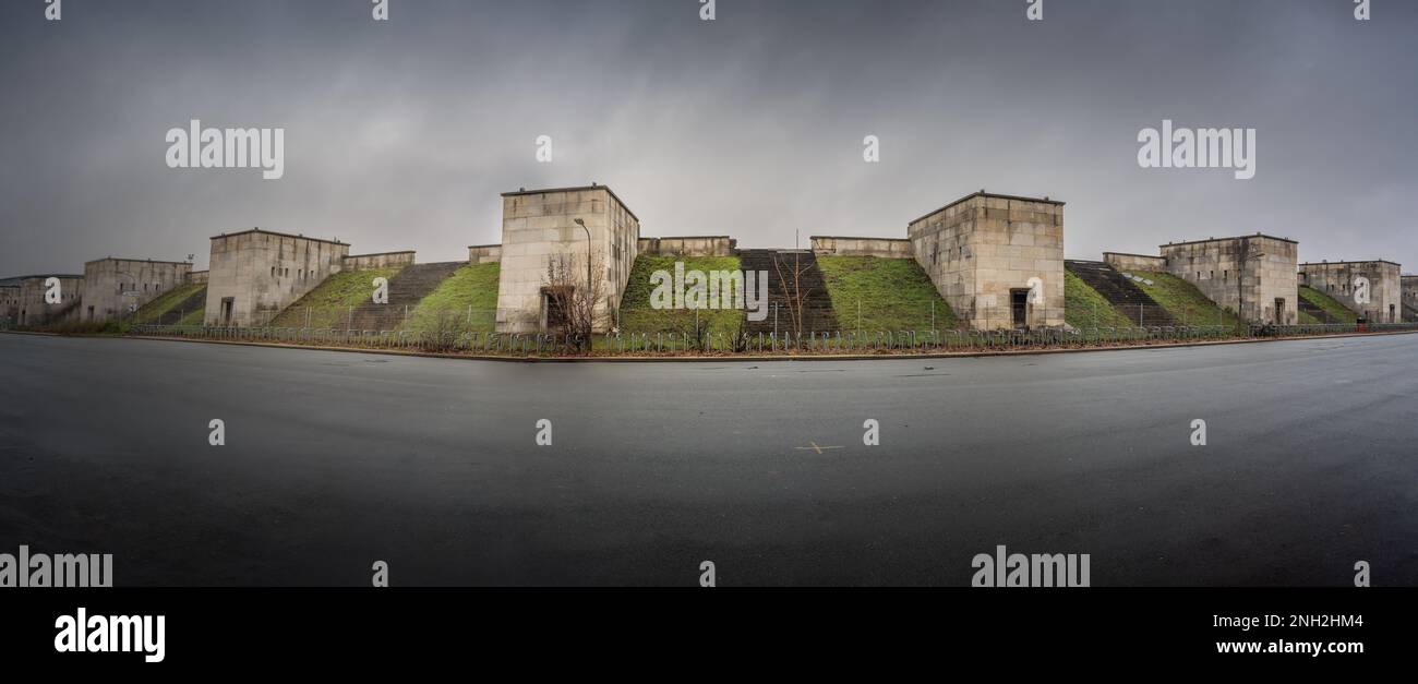 Vista panoramica del campo di Zeppelin (Zeppelinfeld), parte del Centro di documentazione dei Rally del partito nazista - Norimberga, Baviera, Germania Foto Stock