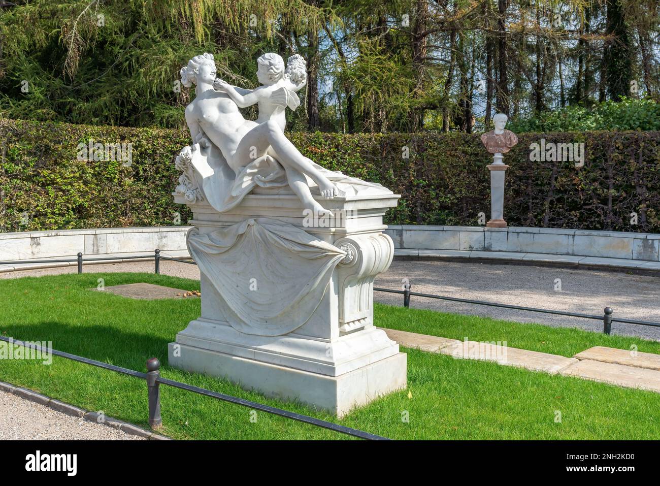 Scultura in marmo di Flora e Zephyr ai Giardini del Palazzo Sanssouci - Potsdam, Brandenburg, Germania Foto Stock