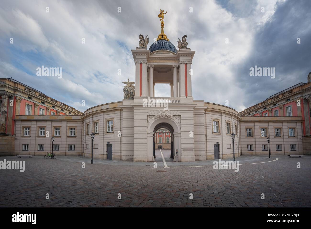 Fortuna Portal e Brandenburg Landtag (Parlamento) nella Piazza del mercato Vecchio - Potsdam, Brandeburgo, Germania Foto Stock