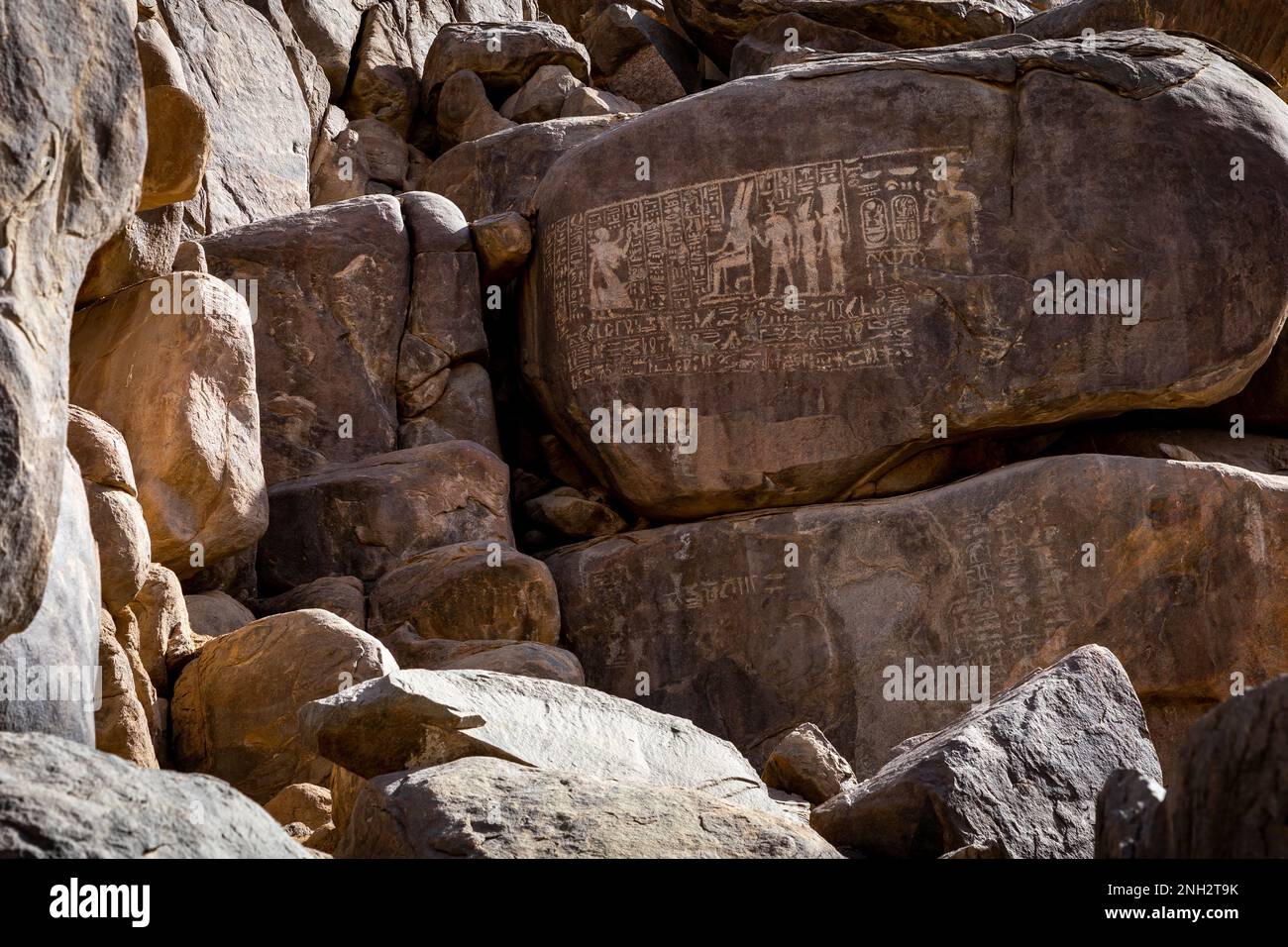 Antichi geroglifi egiziani. Isola Seheil di Assuan, più conosciuta per la carestia Stele Carving. Assuan. Egipt. Africa. Foto Stock