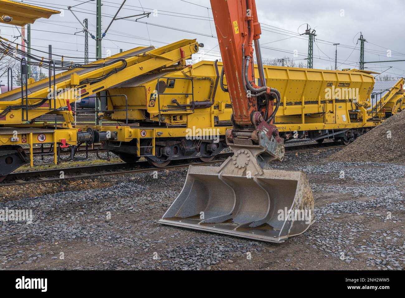 Carri da costruzione in un'area di stoccaggio delle Ferrovie federali tedesche Foto Stock