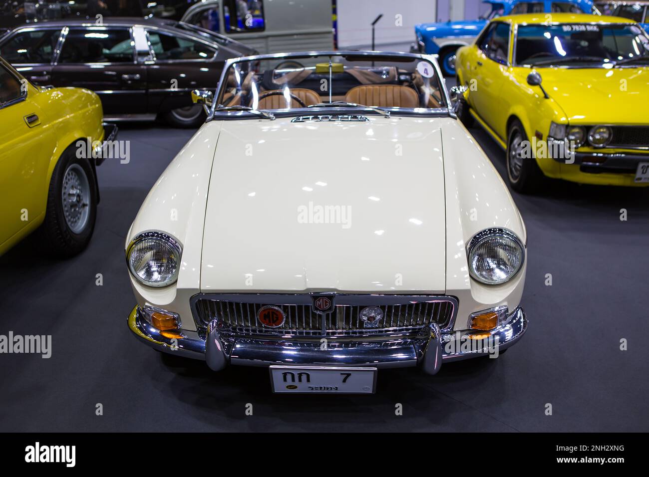 Bangkok, Thailandia - 7 dicembre 2022: Esposizione di auto sportive Vintage MG al Motor Expo 2022 Foto Stock