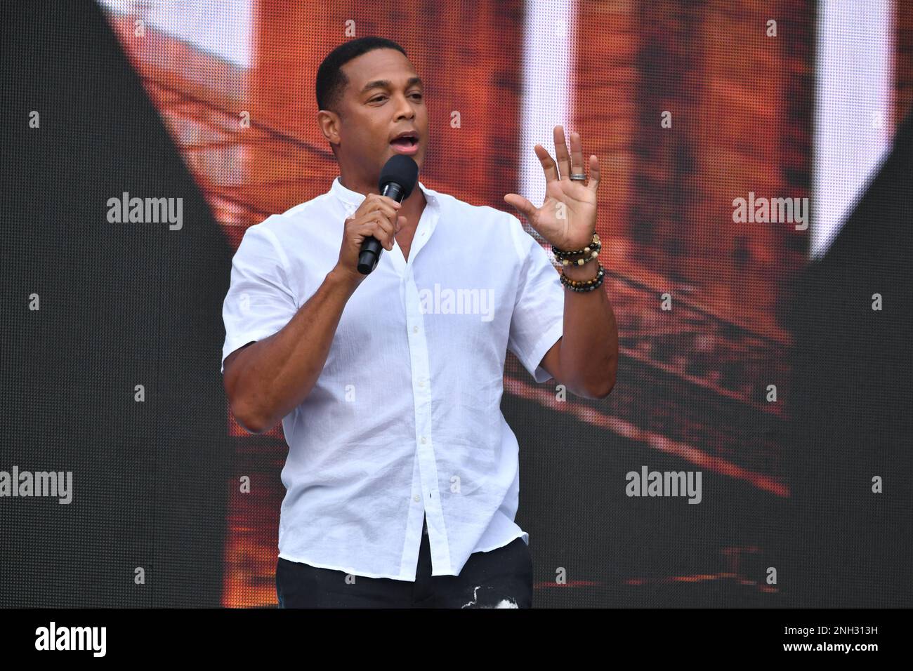 Don Lemon parla sul palco durante We Love NYC: Il concerto di casa prodotto da NYC, Clive Davis e Live Nation il 21 agosto 2021 a New York City. Foto Stock