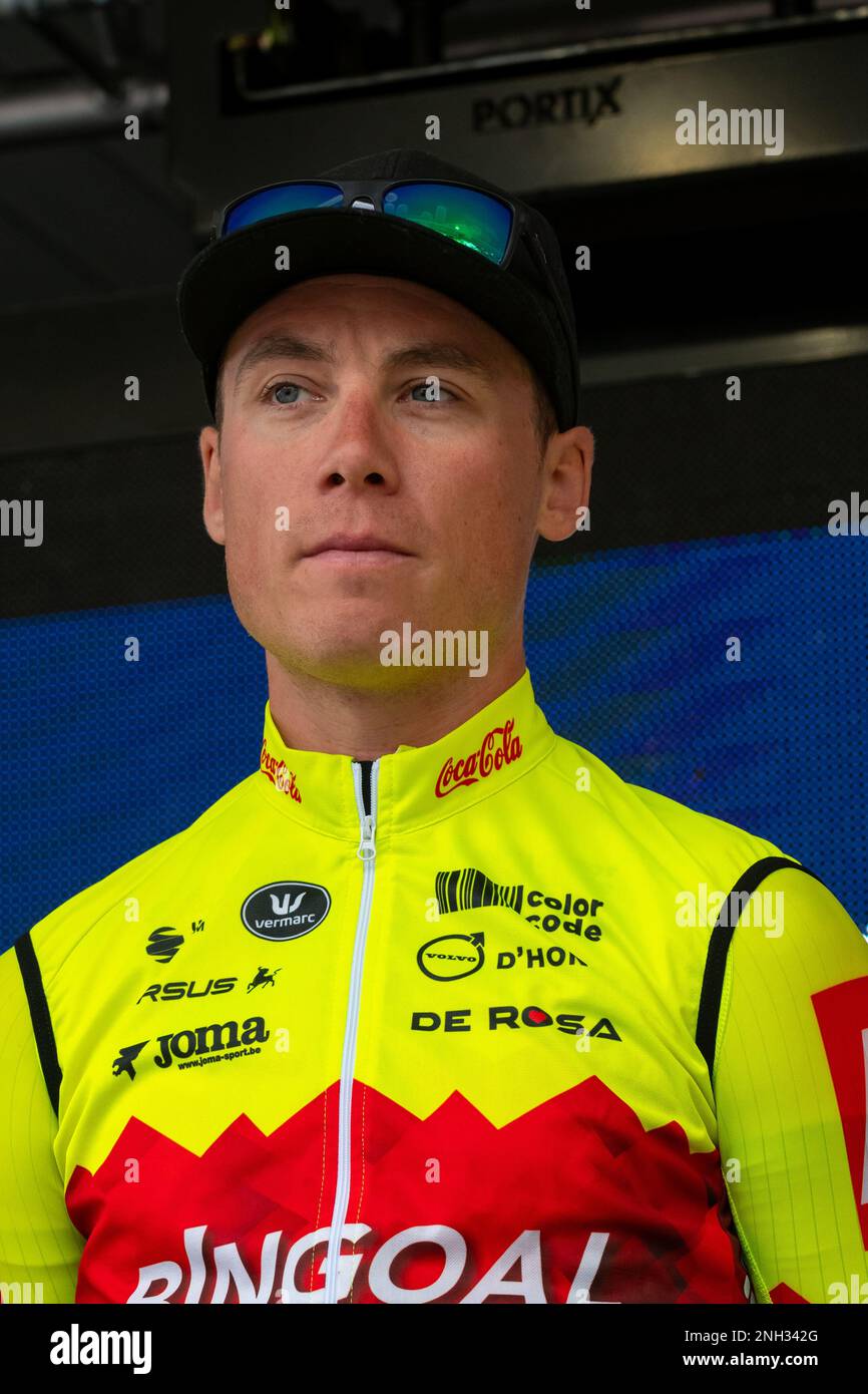 Peyskens Dimitri di (team Bingoal-Pauwels Sauces-WB) visto durante il turno di presentazione prima dell'inizio della seconda tappa del 2023 Tour des Alpes Maritimes et du Var. La seconda tappa del Tour des Alpes-maritimes et du Var 2023 inizia a Mandelieu la Napoule e raggiungerà Antibes dopo 179 km, 4 km di corse. La maglia gialla del leader dopo la prima tappa è indossata dal francese Kevin Vauquelin (team Arkea Samsic) che precede Neilson Powless (team EF Education - EasyPost) a 09 secondi e Kevin Geniets (team Groupama-fdj) al terzo posto a 11 secondi. Foto Stock