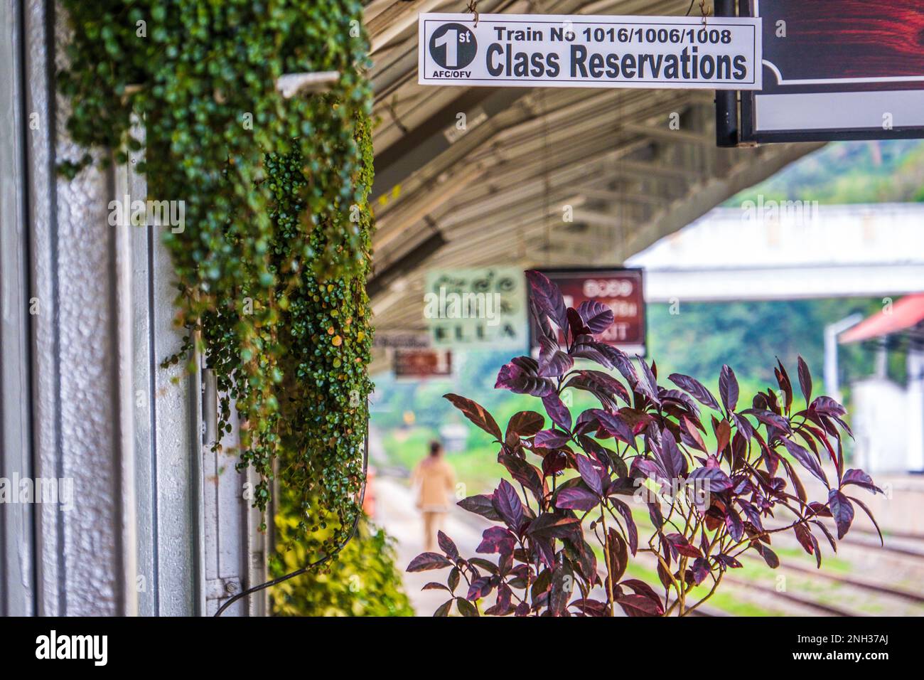 Sri Lanka, primo segno di prenotazione di classe a Ella sul Kandy per Ella ferrovia attraverso la regione collinare dello Sri Lanka Foto Stock