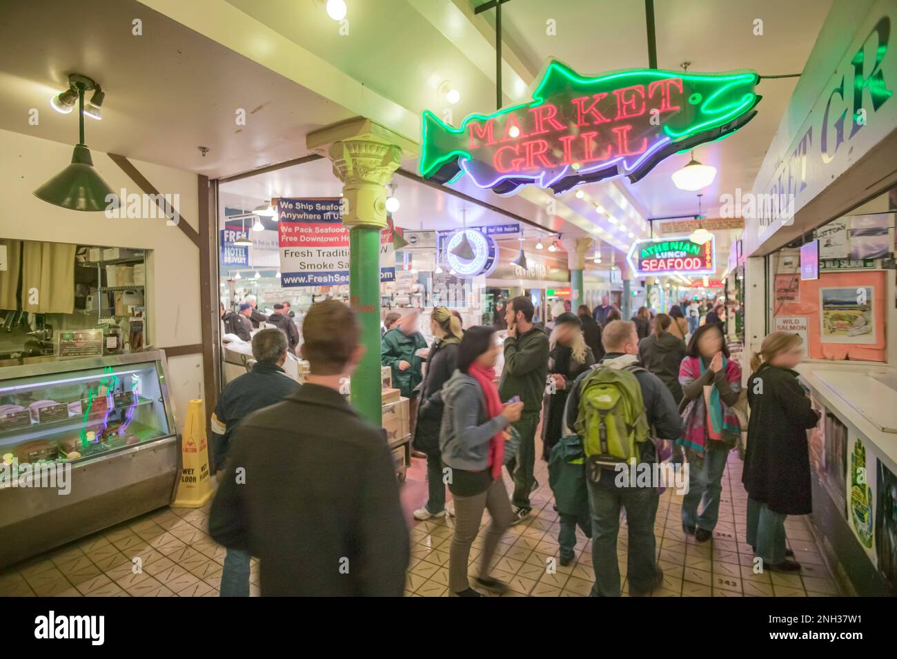 Vista sul famoso mercato pubblico di Pike Street, Seattle, Washington. STATI UNITI Foto Stock