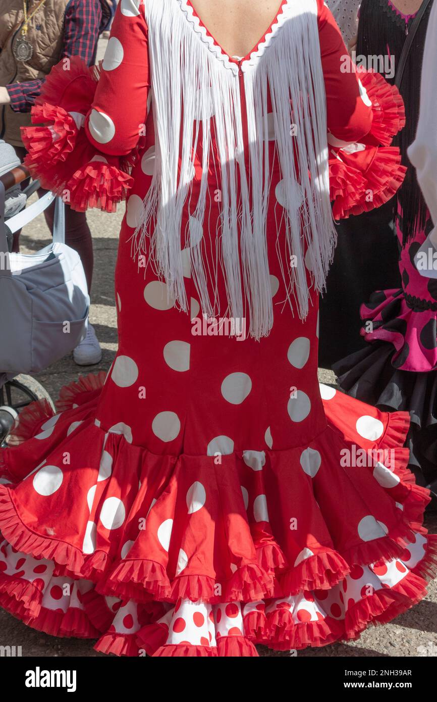 Andujar, Provincia di Jaen, Spagna. Romeria annuale di la Virgen de la Cabeza. Particolare di abiti tipici spagnoli. Foto Stock