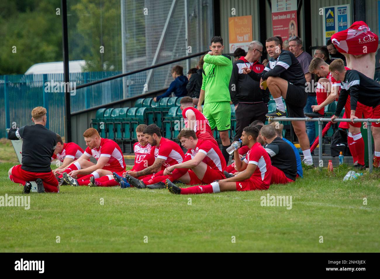 Trelewis, Galles 30 luglio 2021. La partita della Ardal South West League tra Treharris Athletic Western e Ton entre Foto Stock