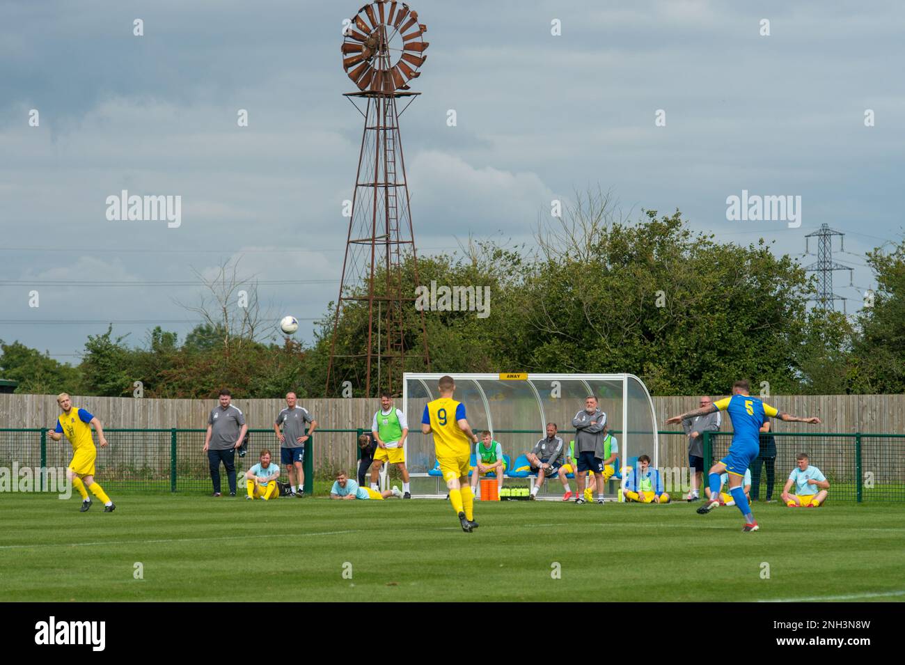 Royal Wootton Bassett, Inghilterra 28 agosto 2021. Uhlsport Hellenic League Premier match tra Royal Wootton Bassett Town e Hereford Lads Club Foto Stock