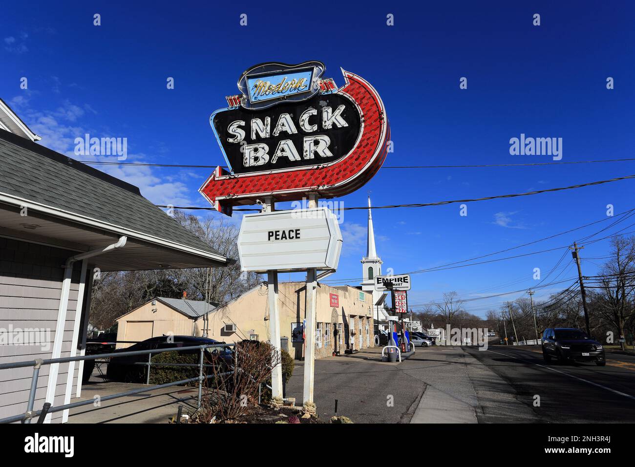 Il moderno ristorante snack Bar, una popolare destinazione di East End, Aquebogue, sulla riva nord di Long Island, New York Foto Stock