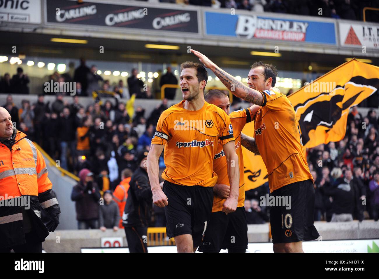 Roger Johnson di Wolverhampton Wanderers celebra il Goal Barclays Premier League - Wolverhampton Wanderers / Aston Villa 21/01/2012 Foto Stock