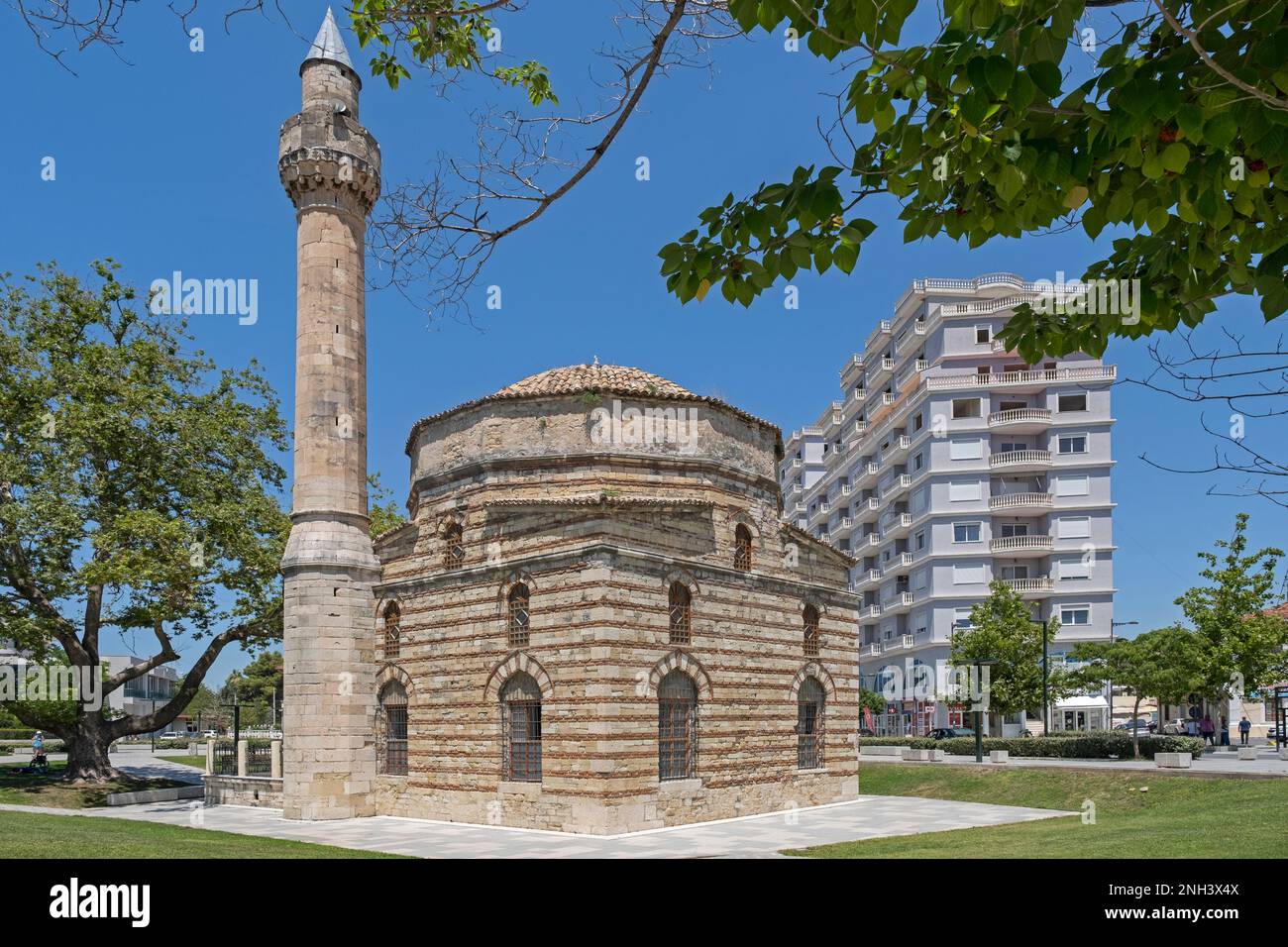 16th ° secolo Muradie Moschea / Xhamia e Muradies / piombo Moschea nel centro di Vlora / Vlorë nel sud-ovest Albania Foto Stock