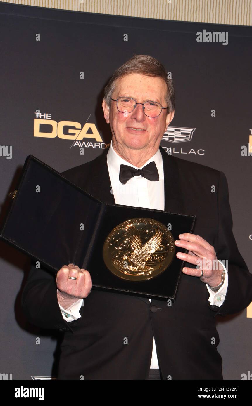 Mike Newell 02/18/2023 The 75th Annual Directors Guild of America Awards Sala stampa al Beverly Hilton di Beverly Hills, CA Photo by I. Hasegawa/HNW Foto Stock