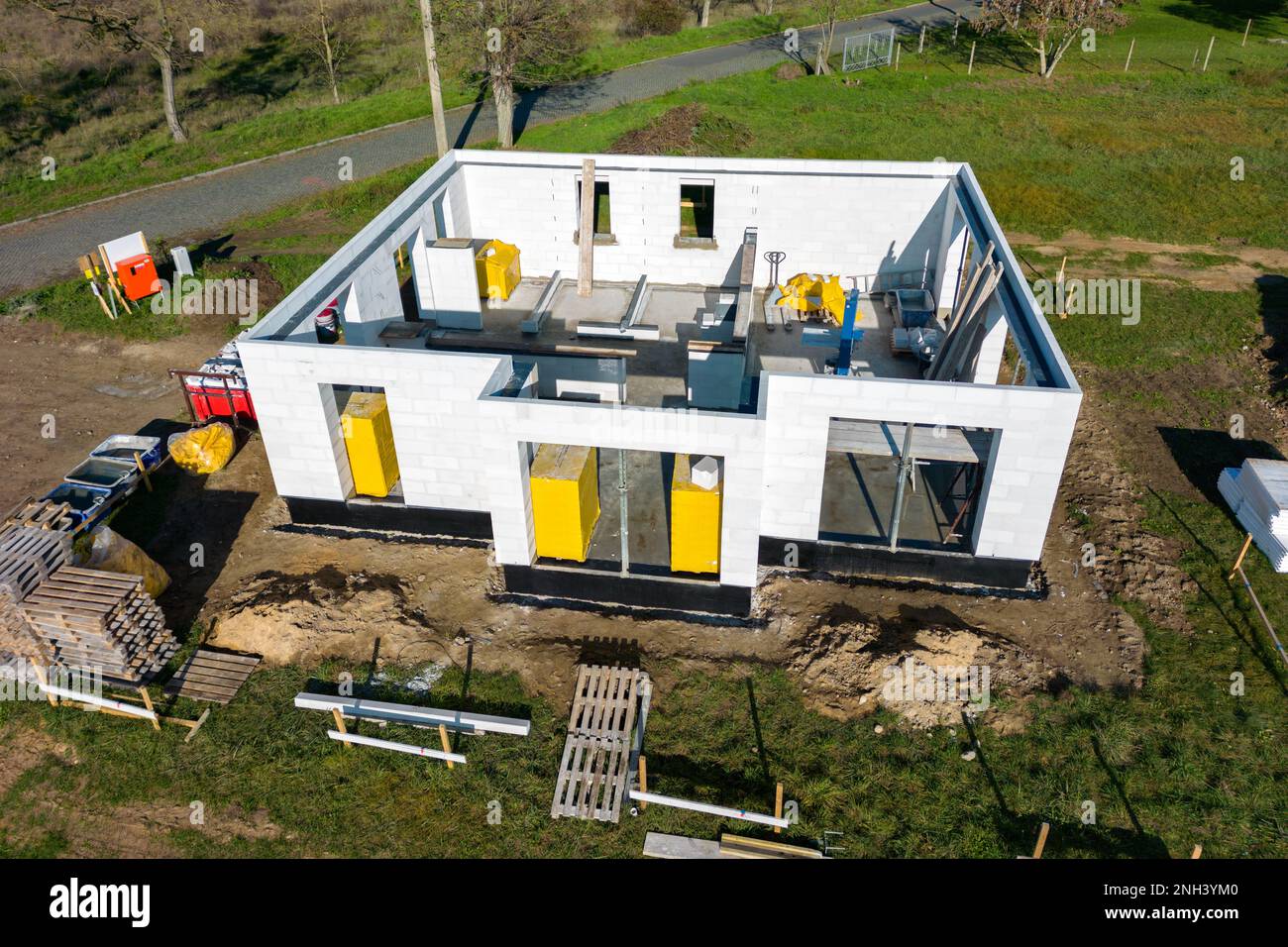 Vista aerea del primo piano di una singola casa di famiglia in costruzione Foto Stock