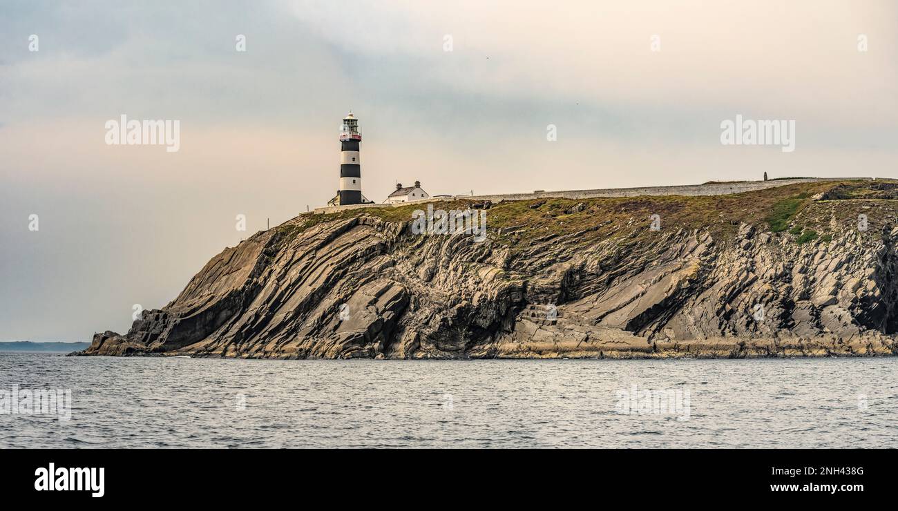 Vecchio Capo del Faro di Kinsale. Atlantico, Irlanda del Sud. Foto Stock