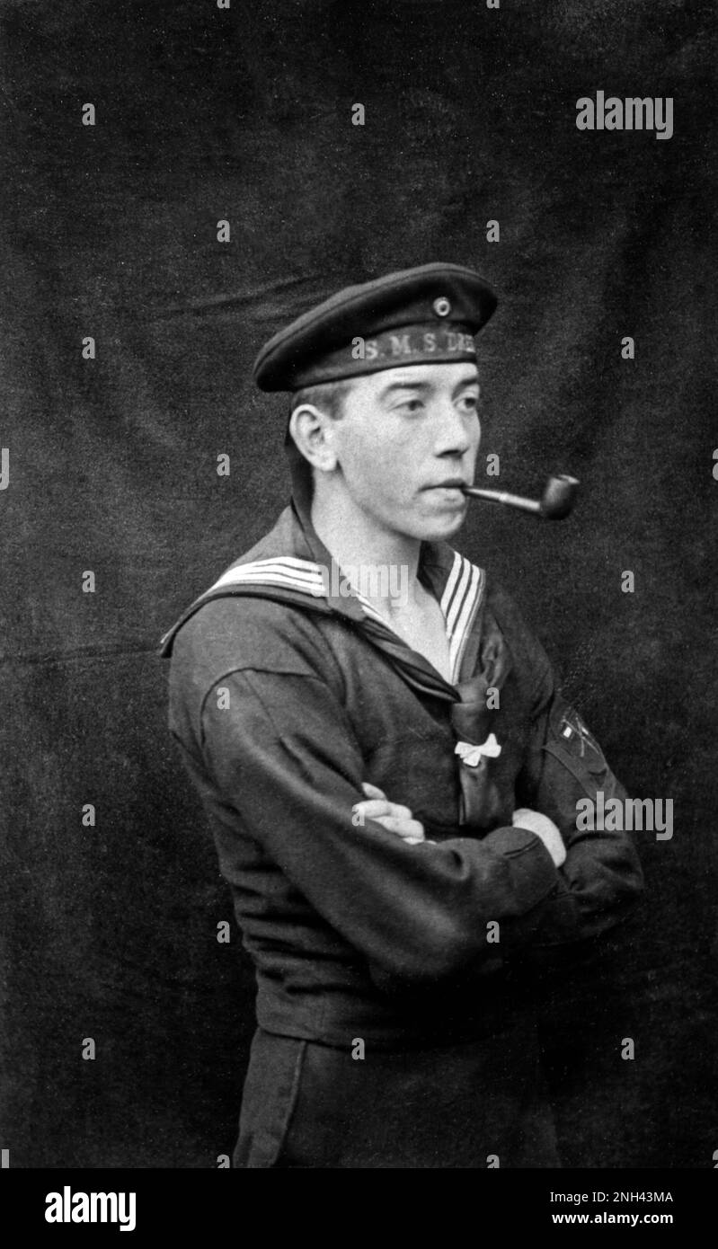 Ritratto di un marinaio che fuma una pipa, prima guerra mondiale, bassa Sassonia, Germania, circa 1915 Foto Stock