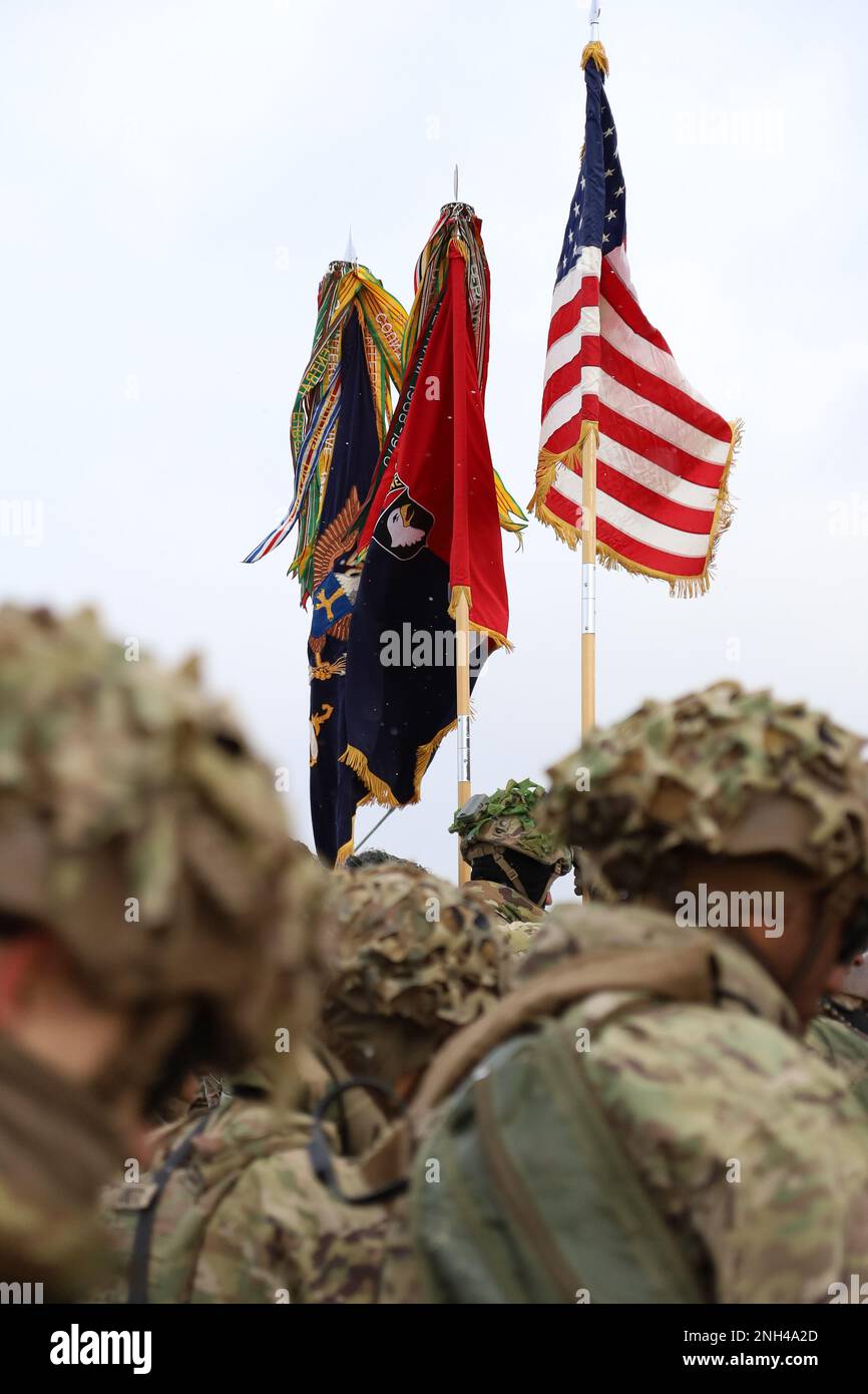 I soldati assegnati alla squadra di combattimento della Brigata 2nd hanno tenuto il Memoriale di Gander il 12 dicembre 2022, presso la Grafenwoehr Training Area, Germania. Oggi, ricordiamo la vita dei 248 soldati SCIOPERI che sono morti il 12 dicembre 1985, in un incidente aereo a Gander, Terranova, Canada. Foto Stock