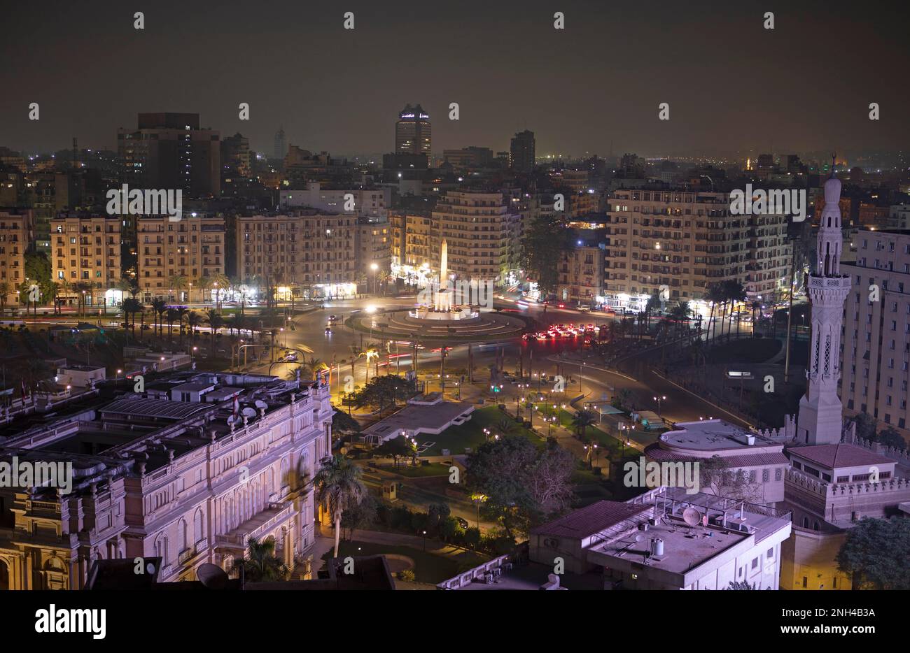 Piazza Tahrir o Piazza della Liberazione di notte, il Cairo, al-Qahira governatorato, Egitto Foto Stock