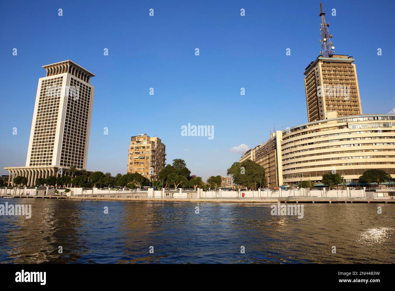 Ufficio sul Nilo, Ministero degli Affari Esteri egiziano sulla sinistra, il Cairo, al-Qahira governatorato, Egitto Foto Stock