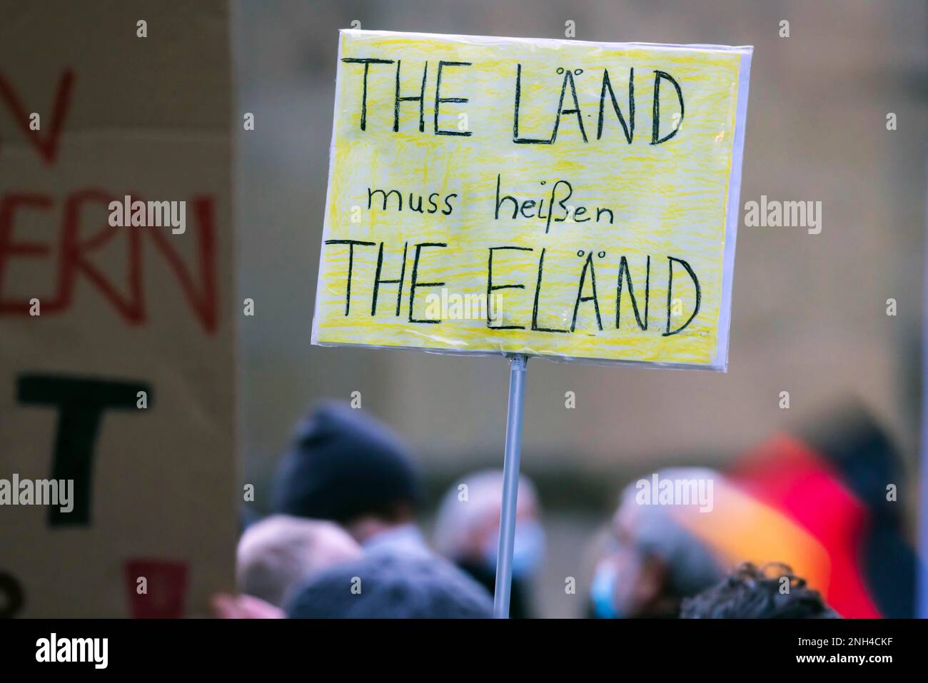 Controversa campagna di immagine dello stato di Baden-Wuerttemberg, che ora vuole essere il Laend, poster con l'iscrizione The Elaend, Stoccarda Foto Stock
