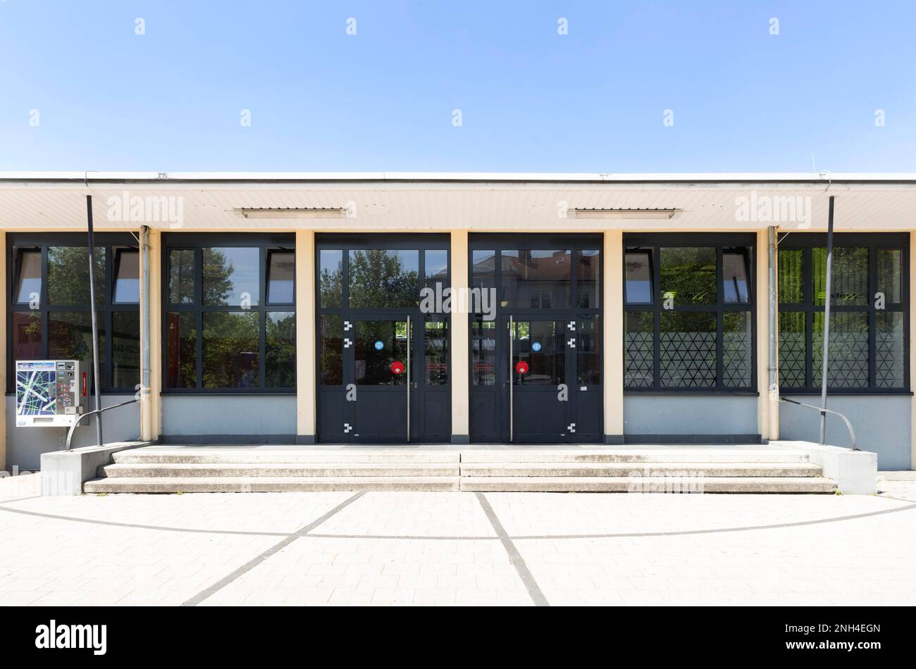 Edificio della reception della stazione di Alzey, costruito nel 1954-61 in diverse sezioni Foto Stock