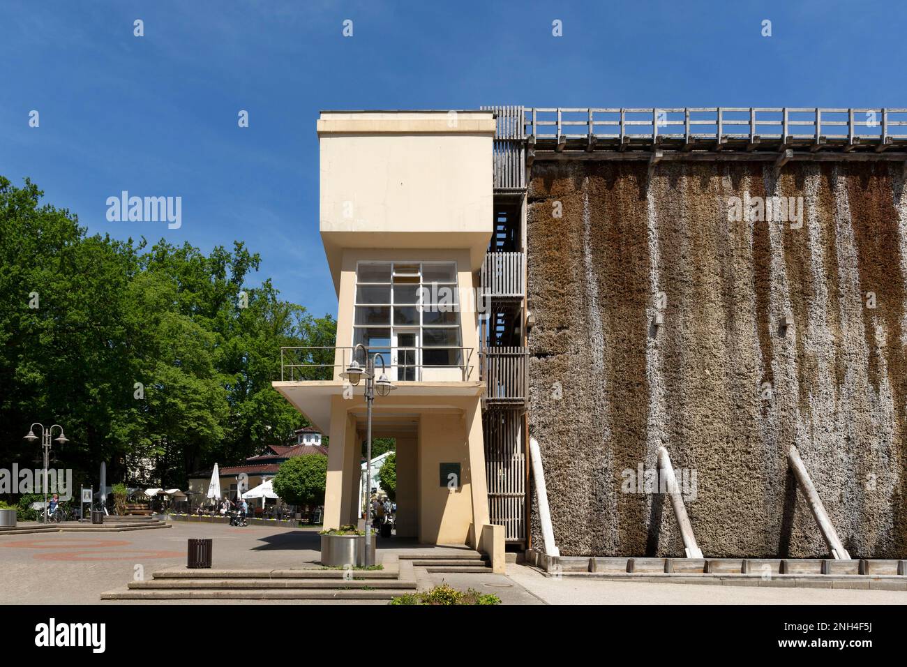 Vecchia casa di laurea con edificio tecnico in stile Nuova oggettività, Bad Rothenfelde, bassa Sassonia, Germania Foto Stock