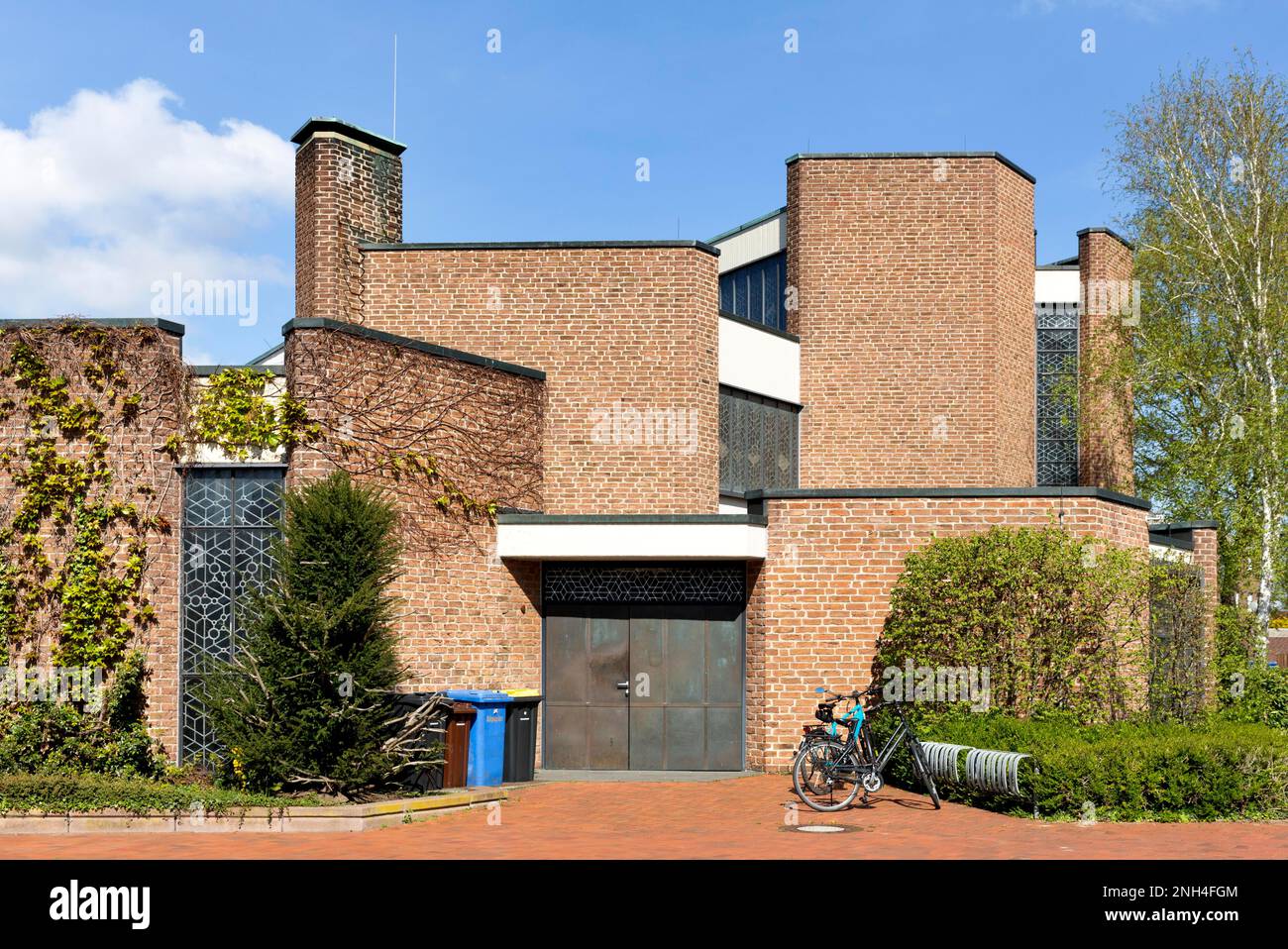 St Georges Catholic Parish Church con Parrocchia e Centro comunitario, Heiden, Muensterland, Renania settentrionale-Vestfalia, Germania Foto Stock