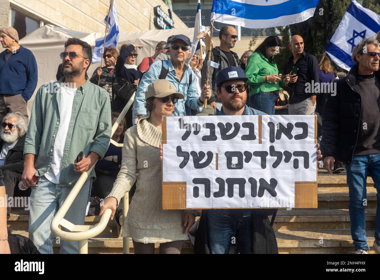 GERUSALEMME, ISRAELE - 20 2023 febbraio: Gli israeliani protestano presso la Knesset contro i piani del primo ministro Benjamin Netanyahu nuovo governo per calpestare la t Foto Stock