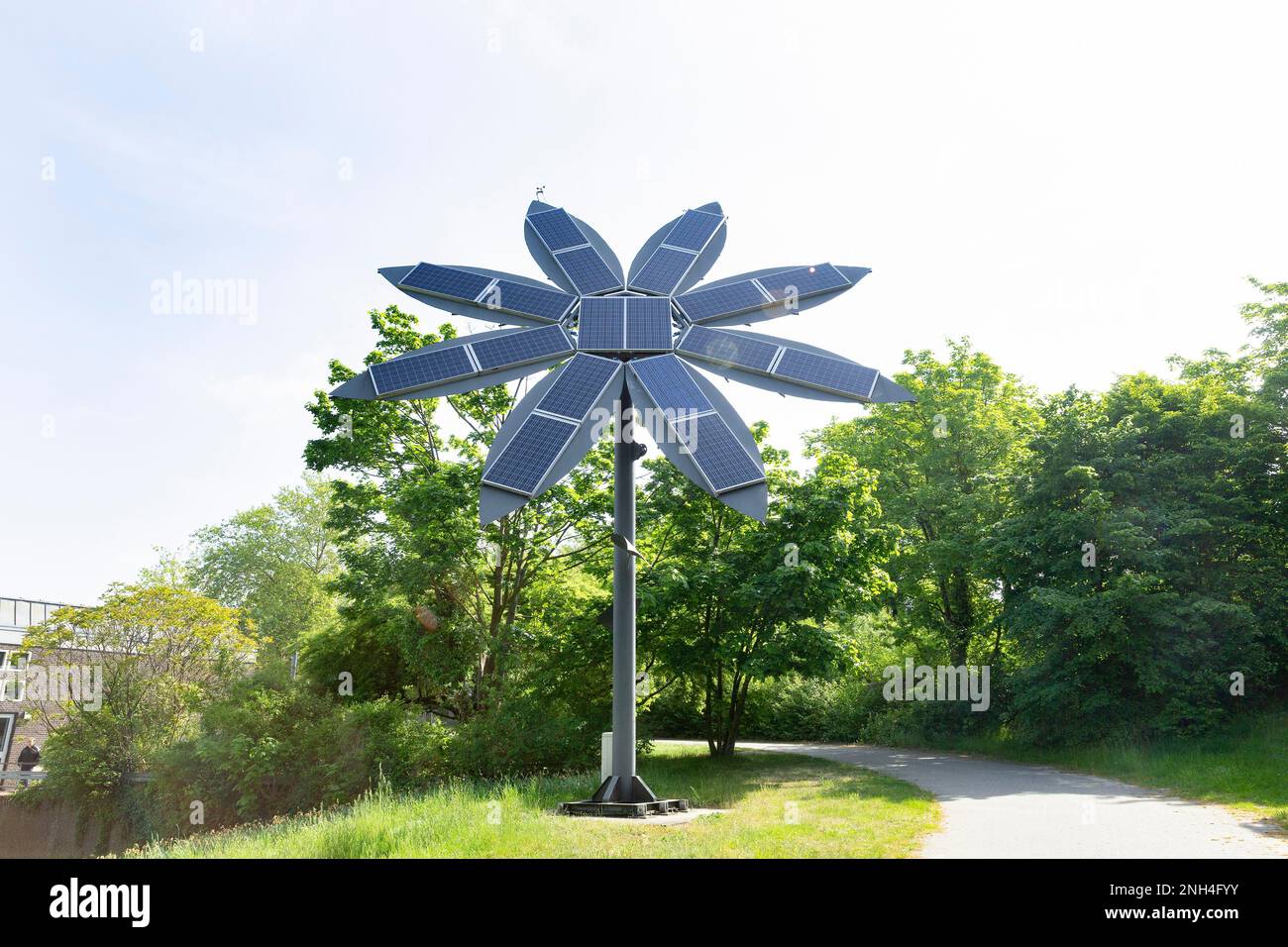 Impianto fotovoltaico a forma di fiore, Campus Westerberg, Università e Università di Scienze applicate Osnabrueck, Osnabrueck, bassa Sassonia Foto Stock