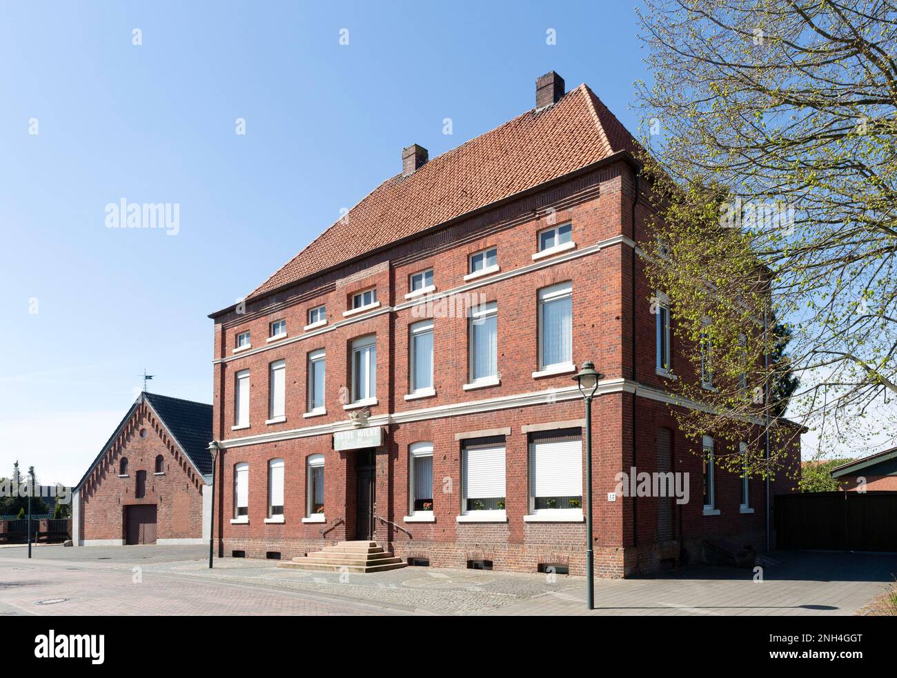 Ex proprietà agricola o hotel con impianto solare, Oeding, Suedlohn, Muensterland, Renania settentrionale-Vestfalia, Germania Foto Stock