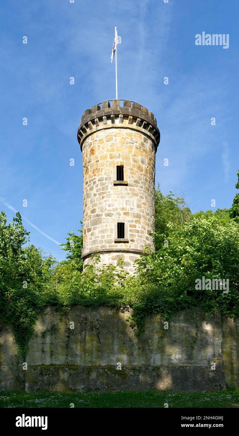 Wierturm, torre di osservazione nel Tecklenburg Hoehenburg e resto delle mura del castello, Mecklenburg Festival, Tecklenburg, Muensterland, Nord Foto Stock