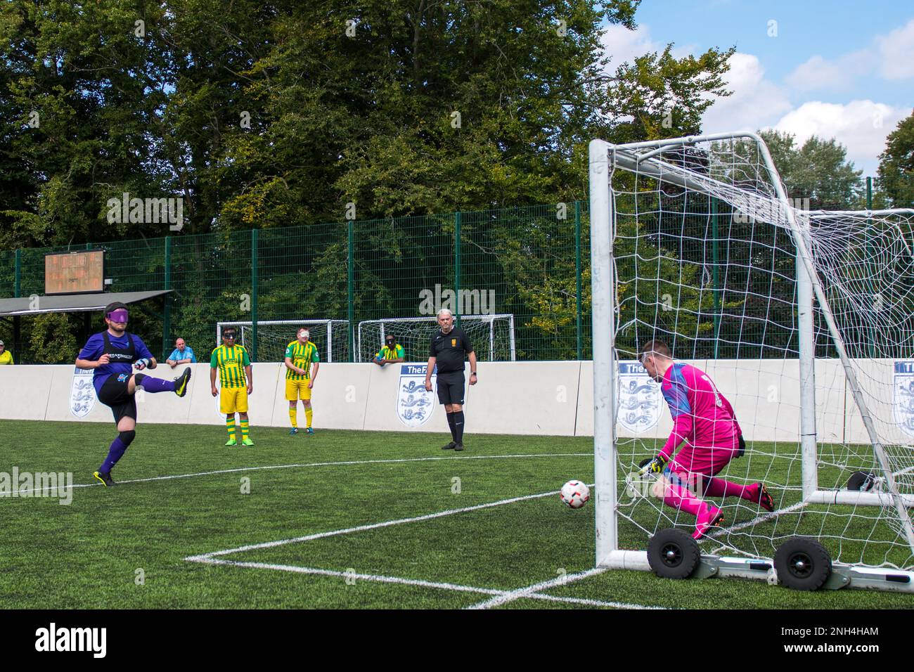 Hereford, Inghilterra 18 settembre 2021. Il giorno due della partita della National Blind Football League si è giocato al punto 4 di Hereford. Credito: Will Cheshire Foto Stock