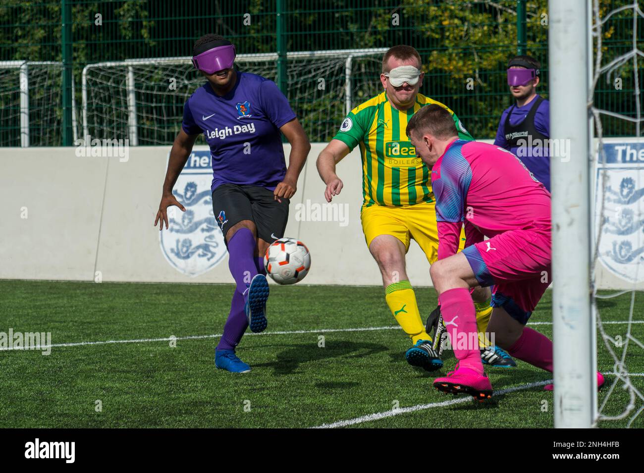 Hereford, Inghilterra 18 settembre 2021. Il giorno due della partita della National Blind Football League si è giocato al punto 4 di Hereford. Credito: Will Cheshire Foto Stock