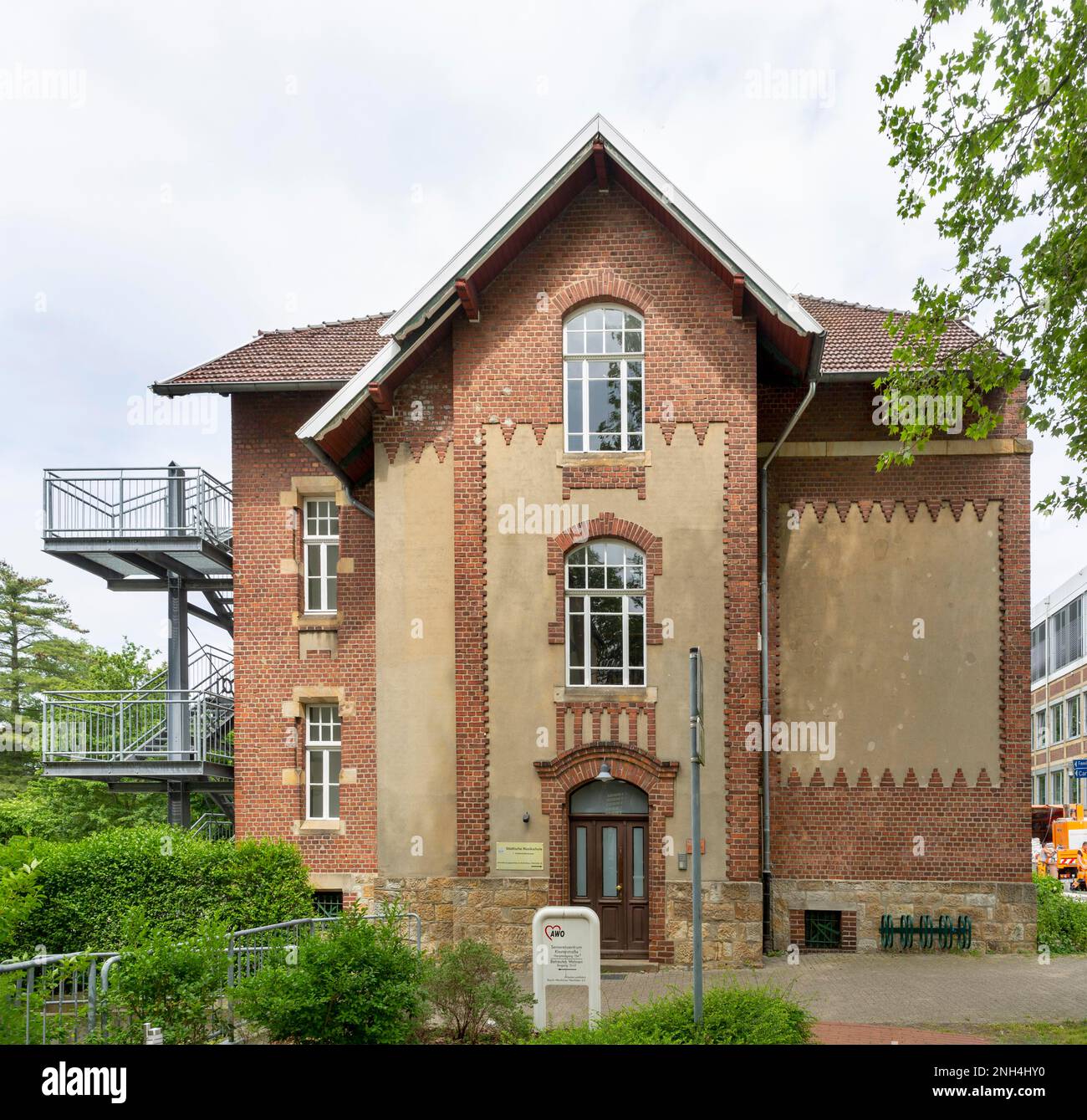 Vecchio edificio della banca di risparmio, ora scuola di musica, Ibbenbueren, Renania settentrionale-Vestfalia, Germania Foto Stock