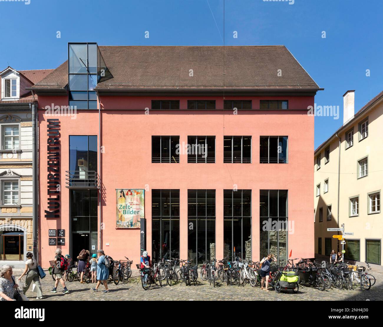 Centro culturale presso il Minster, centro esposizioni ed eventi con biblioteca comunale e centro di educazione per adulti, Costanza, Baden-Wuerttemberg, Germania Foto Stock