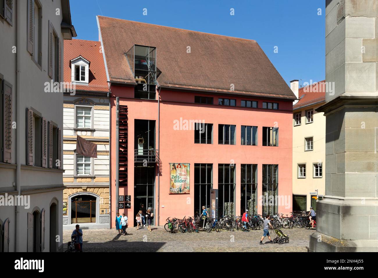 Centro culturale presso il Minster, centro esposizioni ed eventi con biblioteca comunale e centro di educazione per adulti, Costanza, Baden-Wuerttemberg, Germania Foto Stock