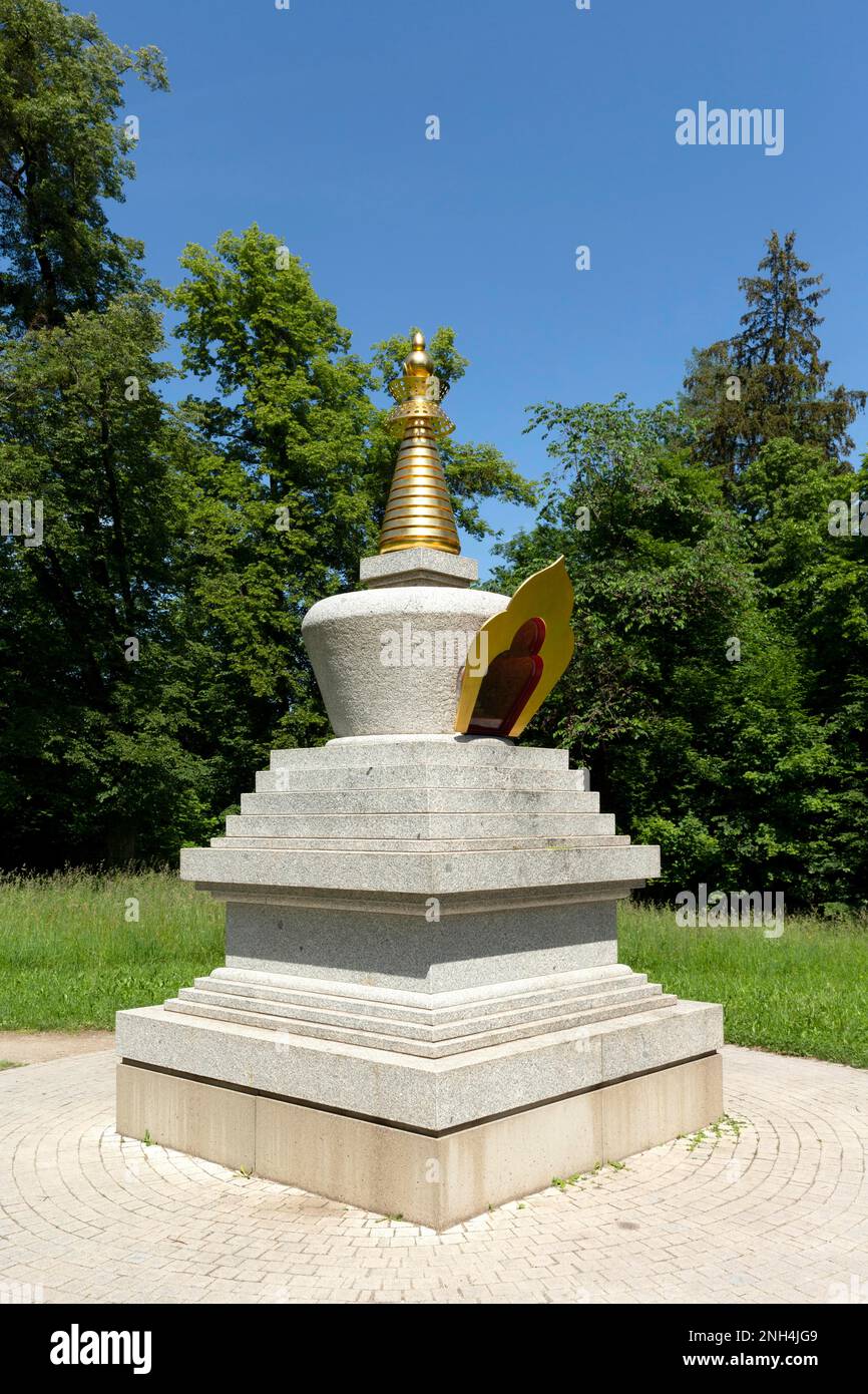 Stupa buddista, simbolo dello spirito pienamente realizzato, Moenchsberg, Salisburgo, Austria Foto Stock