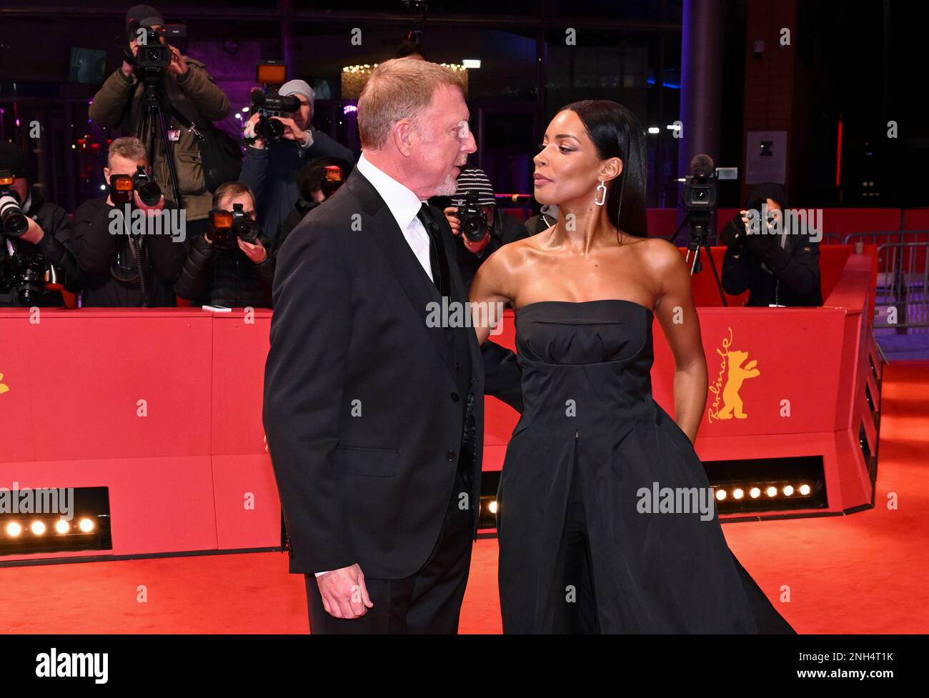 Berlino, Germania. 19th Feb, 2023. Boris Becker e il suo partner Lilian de Carvalho Monteiro sul tappeto rosso per il film 'disco Boy'. Il 73rd° Festival Internazionale del Cinema si svolge fino al 26 febbraio 2023. Credit: Jens Kalaene/dpa/Alamy Live News Foto Stock